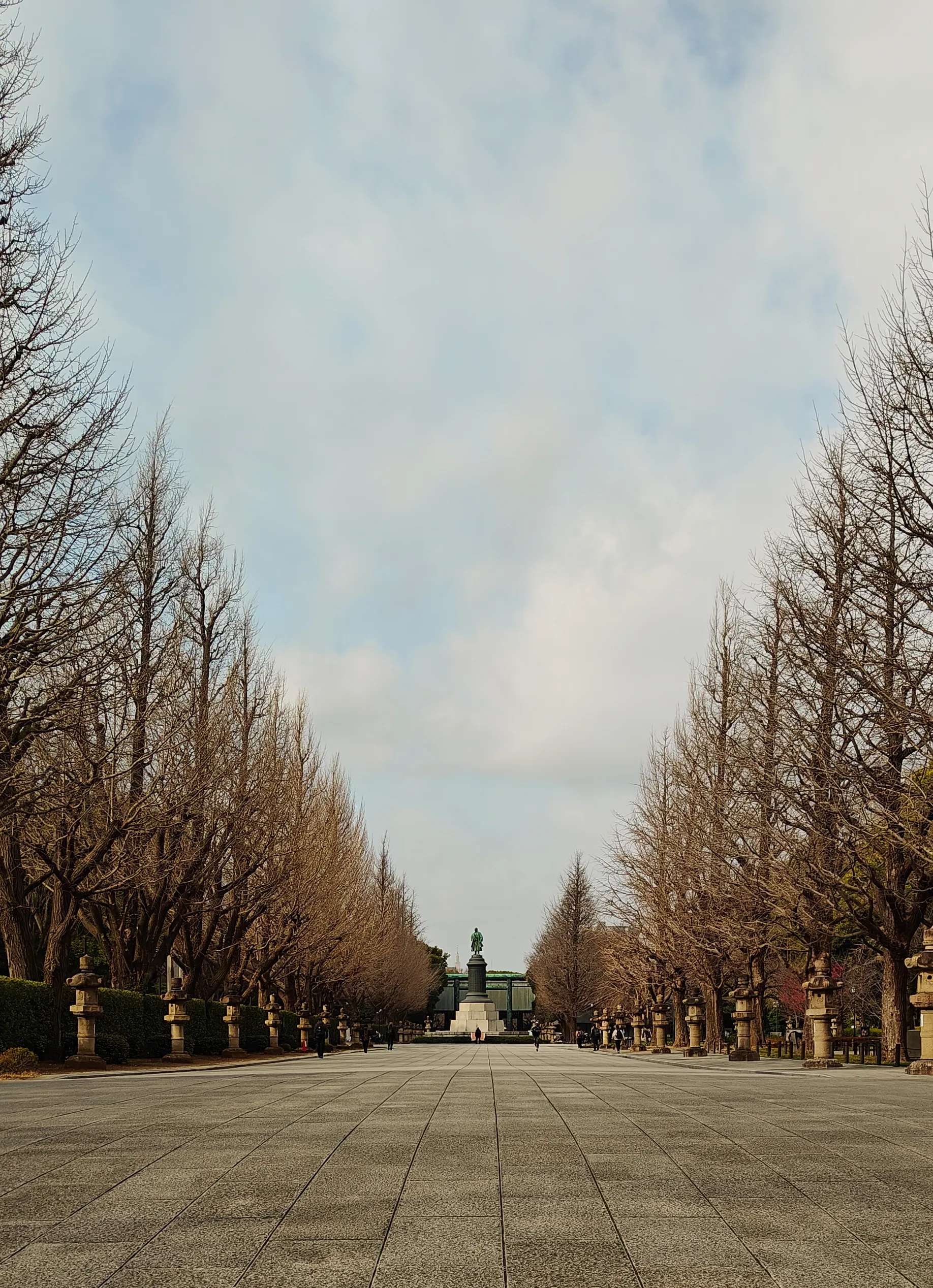 promonade of the memorial to the fallen in Tokyo